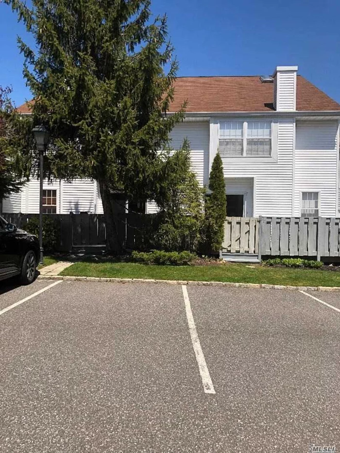 Bright and spacious 3 bedrooms townhouse, 2 1/2 baths, computer area, FR/sliding doors to deck, EIK, laundry room, high ceilings, skylights, full finished basement with playroom, office and storage.