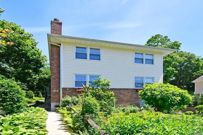 Lovely second floor unit in Excellent conditions, freshly painted and brand-new wall-to-wall carpet. This 2-bedroom apartment, both offers built-in closet. A large and open sunken living room leads to a cozy Eat-in-Kitchen. Convenient location walking distance to Mill Pond and town dock, and easy access to shopping center. LIRR 35 Mins to NYC.