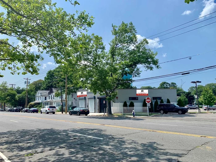 Calling All Investors & End-Users!!! MINT 7, 350 Sqft. 4 Unit Building For Sale Asking $88 Per Sqft. (14.11 Cap Proforma)!!! Completely Renovated In 2019 The Property Features High 12&rsquo; Ceilings, Rental Income, LED Lighting, 4 Private Offices, New Windows, New Stucco Siding, Waiting Room, 10 Parking Spaces, Excellent Signage, +++!!! The Tenants Are on Short Term Leases So The Property Can Be Delivered Vacant If Need Be.