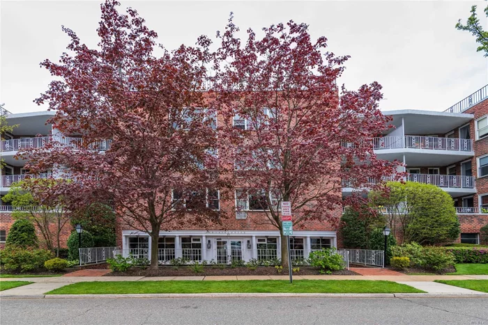 Expansive, bright and renovated corner 2 bedroom, 2 Bath Co-Op. In! One finest buildings in Great Neck, Interior SQ Footage Approx 1500..Over-sized walk-in closets with a built in wood Master Dressing room. Exceptional . Don&rsquo;t miss this one.