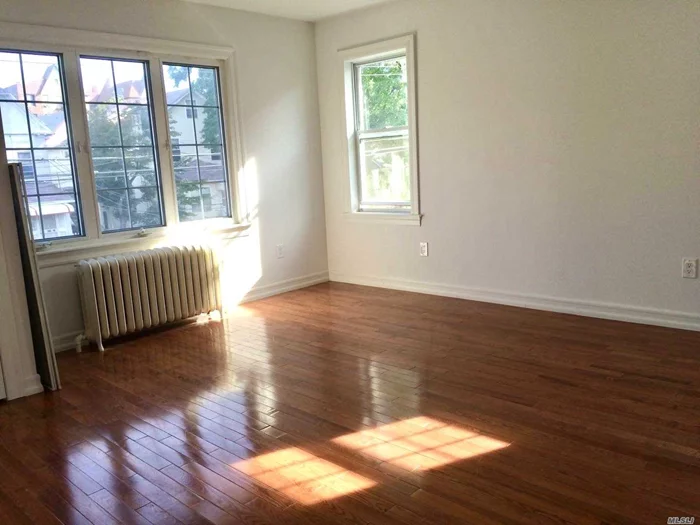 Nice new renovated Multi-family house located nearby Flushing downtown, Very bright one bedroom with new bathroom and kitchen on 2nd Second Floor, Around 710 SQFT, 10 minutes to Subway station at Main St, Convenient To BUS Q12/25/26/27 & LIRR Murray Hill.