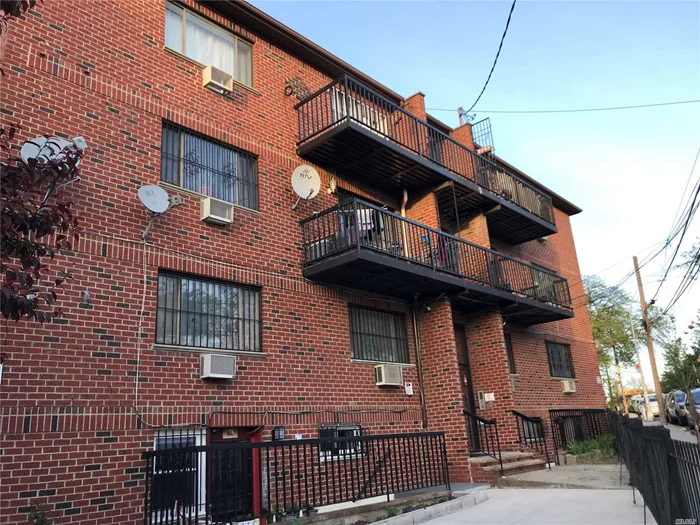 Perched on the Top Floor of Quiet and Clean Building. This Sun-drenched Two Bedroom Condo Unit With A Private Balcony, Open Kitchen, Hard Wood Floor Throughout, Spacious Bedrooms, Tiled Full Bath, Washer & Dryer in Unit. Close to All Shop, Buses, Restaurants, Supermarkets, Stores......