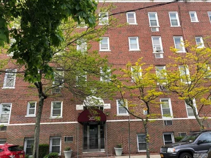 Renovated 2 Bedroom, 1.5 Baths, Elevator Bldg, Granite Counter Tops In Kitchen, SS Appliances, Hardwood Floors, Custom Closet, Close To RR, Shopping & Houses Of Worship. Laundry Rm In Basement..