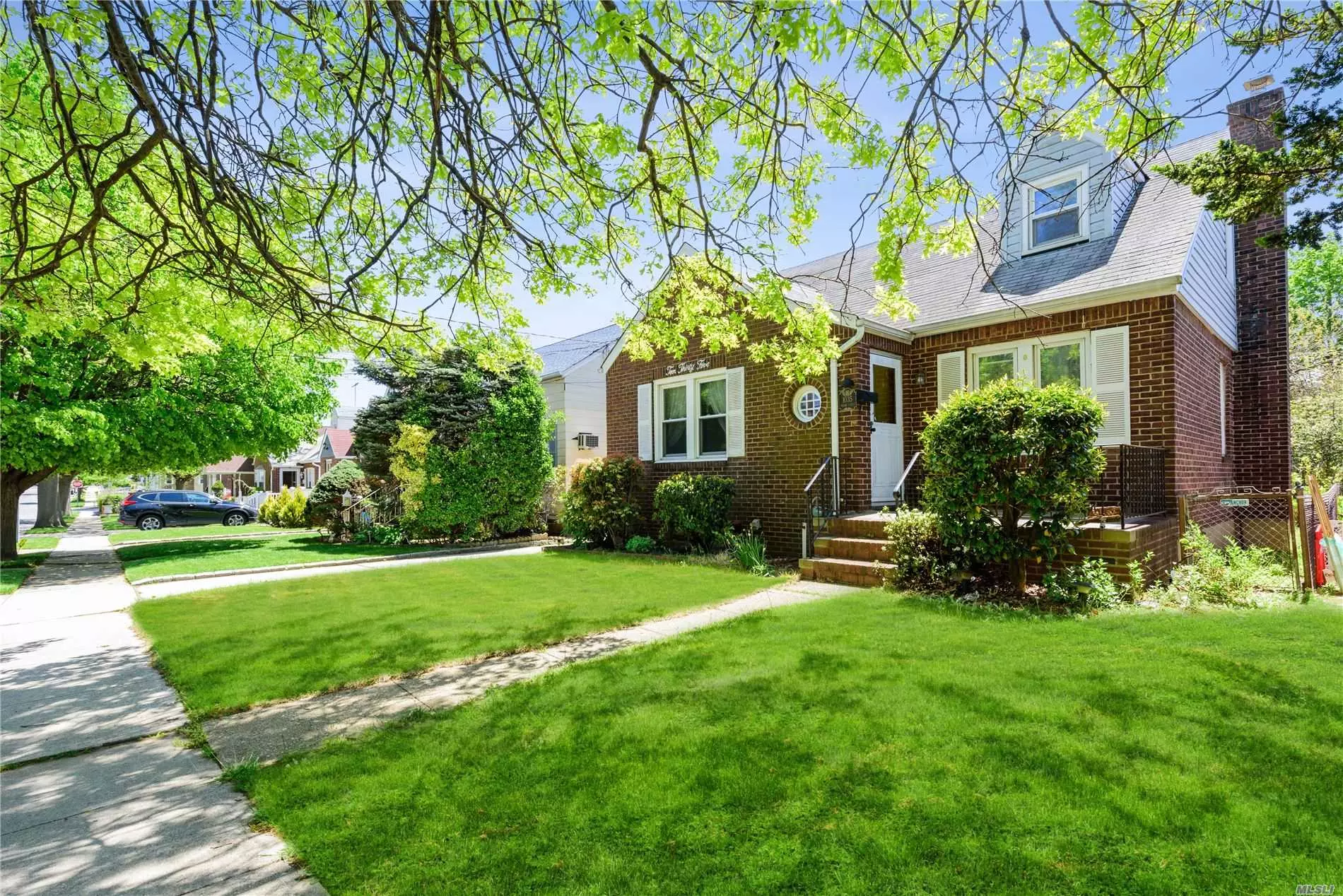 Beautifully Maintained Mid-Block Cape Featuring Hardwood Floors, EIK, Full Bath W/Jacuzzi Tub, Full Finished Basement, Private Driveway (can park approx 4 cars) Det Garage, Deck (redone last year). Conveniently Located To All. School District - Franklin Square