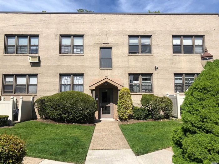 1st Floor Apartment, Prime Location In Cedarhurst, Features Kitchen W/Granite Countertops. HW Floors, Updated Appliances, High Hats, Full Bath W/Jacuzzi Tub, 2 Closets In Each Bedroom, Private Terrace, Close To RR, Shopping & Houses Of Worship. U/G Parking..