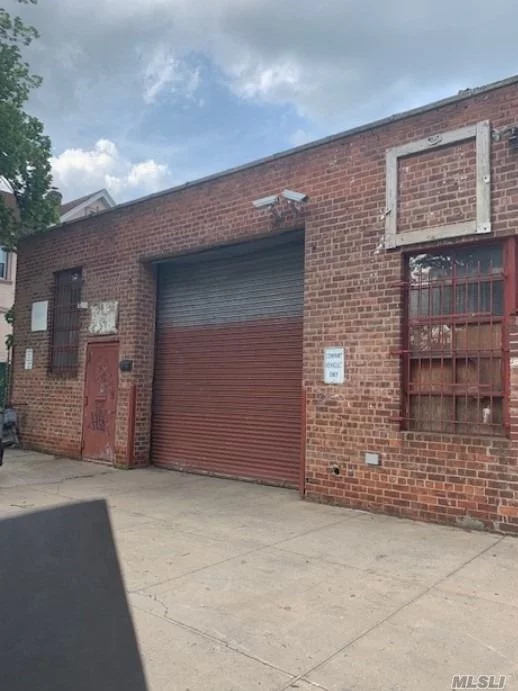 R3-2 ZONED WAREHOUSE WITH LOADING BAY, OPEN LAYOUT W/ SMALL OFFICE AND HALF BATH. 14 FT CEILINGS, 3200 SQ FT INTERIOR, MODINE HEATING AND TEN CAR PARKING LOT. LOCATION! LOCATION! LOCATION! 1/2 BLOCK TO LIE AND VAN WYCK EXPWAY ..ETC...