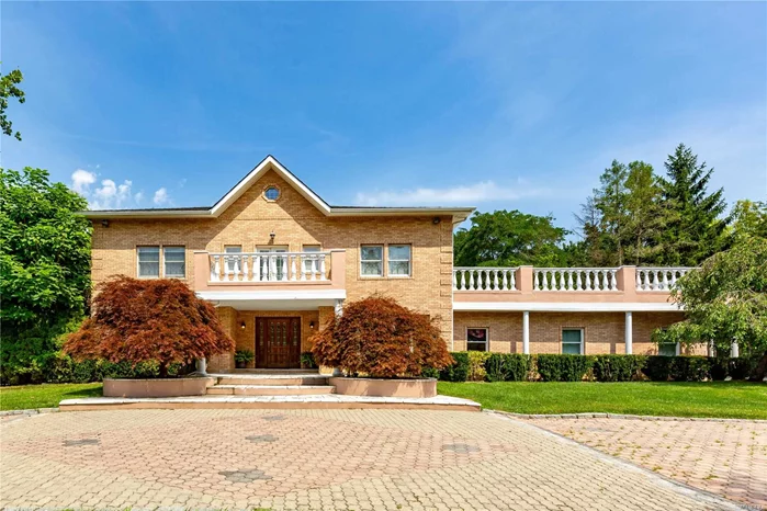 This Totally Renovated Brick Colonial Sits On 2 Acres Featuring 6 Bedrooms & 6.5 Baths, 4 Balconies Overlooking Gorgeous Park-Like Backyard With Ig Heated Pool, Brick Cabana House With Spa, Kitchen & Bath. Interior Offers Well Proportioned & Beautifully Appointed Rooms For Entertaining Guests Or Family Gatherings. Circular Driveway, Old Westbury Schools.