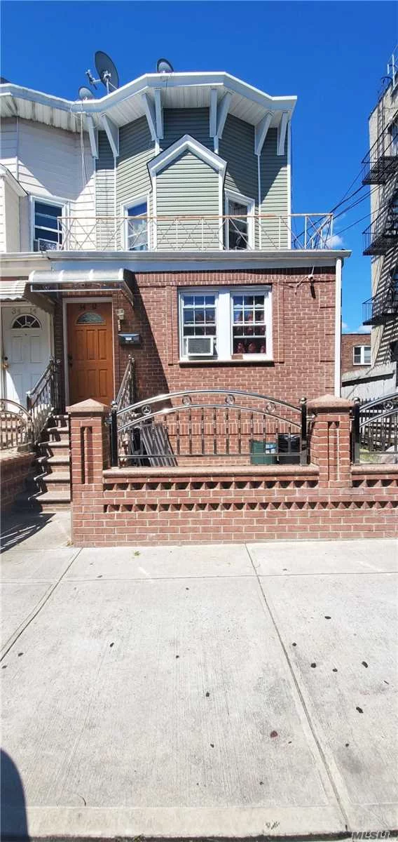 House can be delivered vacant. 2 Family house close to #7 train, buses, parks, highways and schools. 3 bedrooms on each floors. Almost 2, 000 sq ft (about 20 X 49)
