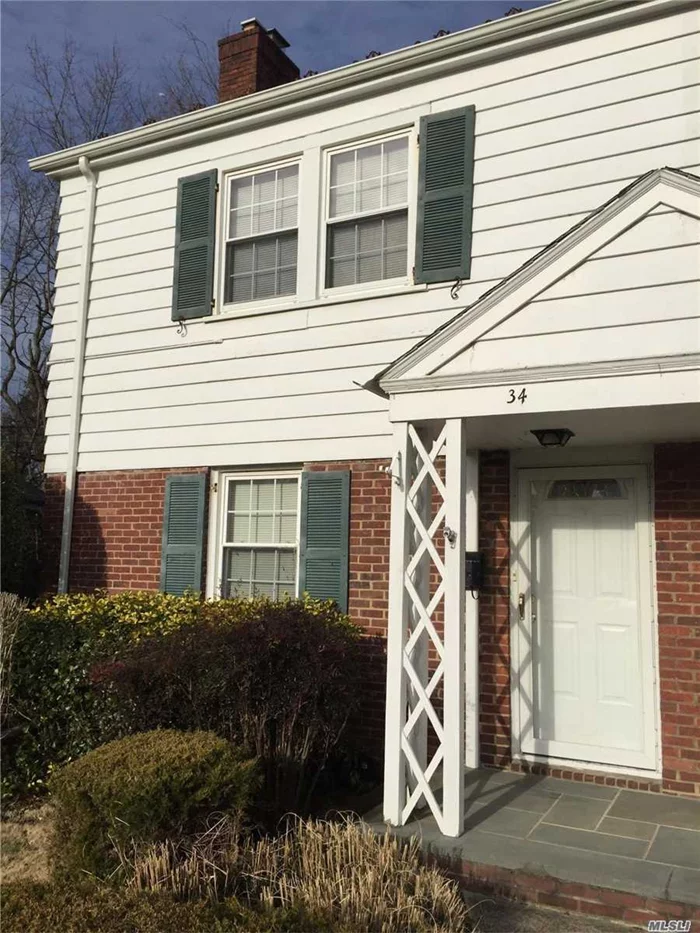 2 Bedroom, Full Bath Rental in the heart of Manhasset. Open Kitchen/Dining, Hardwood Floors, Basement, Laundry, Screened Porch, Patio, Close to Town, LIRR and Manhasset High School.