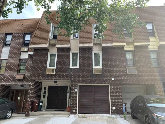 3br. 2bath in Bay Terrace, Closed to Fort Totten Park, Bay Terrace Mall, Q13, Manhattan Express bus and highway. Garage and parking space is available.