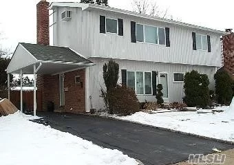 A Spacious Colonial Located In A Close Knit Syosset Community. Close To Schools, Parks, And Shopping. Need TLC. A Good Opportunity For Handyman.