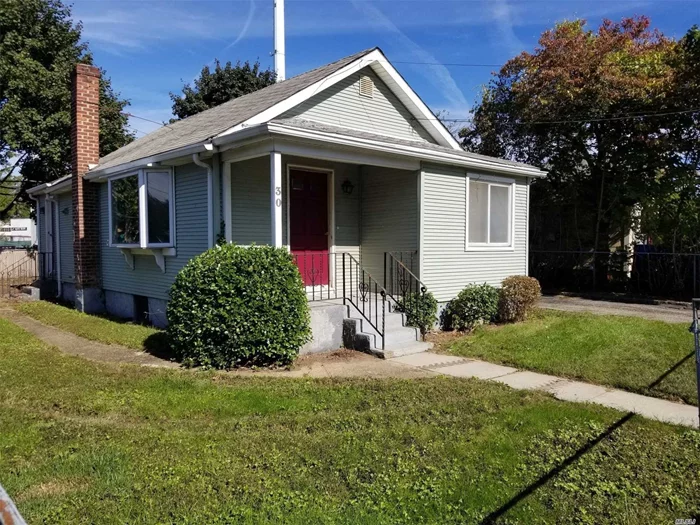 Premium Central location In Syosset. Home has been recently renovated throughout. Access to entire basement for additional storage. Laundry Room on Main Floor. Only moments away from the Syosset LIRR station.