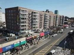 ***24 HOURS DOORMAN, CENTER OF FLUSHING, CLOSE TO ALL.****