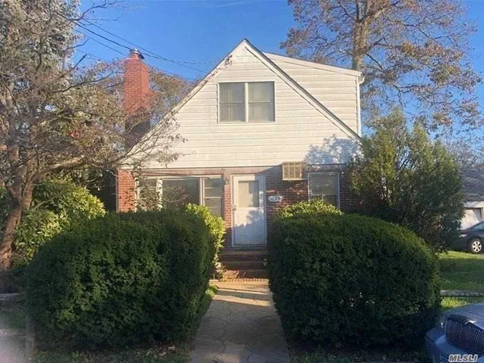 Great Location In Old Woodmere, School District #14. 4BR, 2BA Cape, 3 Car Garage, Easy To Expand, Additional Lots Of 45x89 & 15x88 Included In Lot Size. Close To RR, Shopping & Houses Of Worship..