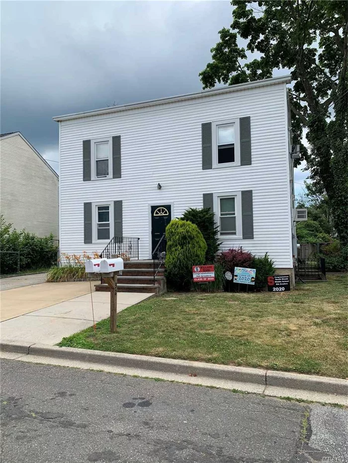 Beautiful 2nd Floor, 2 Bedroom Apartment In A Legal 2 Family Home In North Syosset. Close To Town & Railroad. Living Room, Eat In Kitchen, 2 Bedrooms, Full Bath, Washer/Dryer. Village Elementary, Southwoods Middle School & Syosset High School.