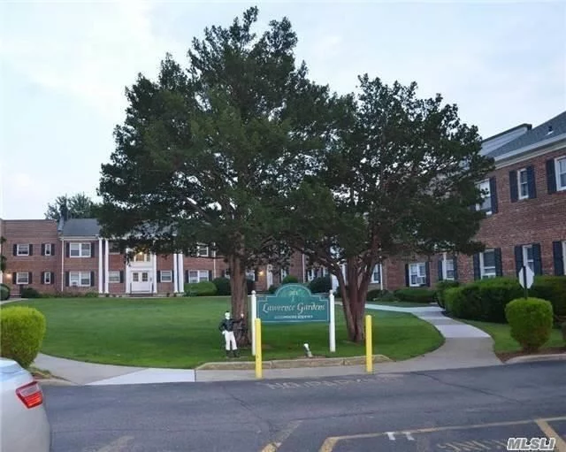 2nd floor unit, Beautiful grounds, Hardwood Floors, Laundry facility, waiting list for parking spot