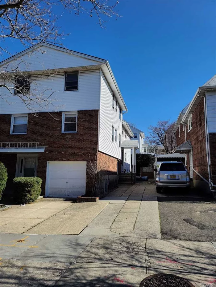 Large living room, Formal dining room, 3 Bedrooms, 2 full bath, Washer/Dryer in the unit. One parking included. No pets. Best school district, Very quiet and convenient location.