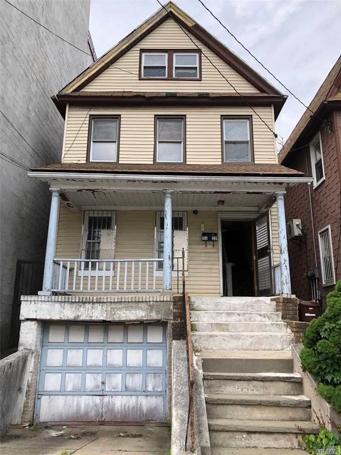 Two-family detached house is located minutes from everything in Downtown Flushing: supermarkets, shopping malls, restaurants, coffee houses/bakeries, food courts, banks, professional office, clinics, pharmacies, community centers, transit hub with #7 train station, L.I.R.R. and multiple buses.