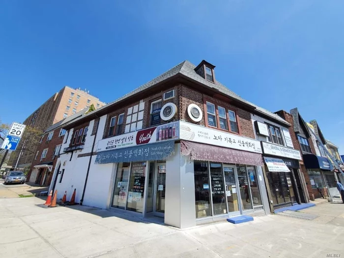 1400 Sqft Office Space + Additional Finished Attic Space On Northern Blvd. 3 Bathrooms, 2nd Floor, Great Exposure, Convenient Public Transportation. Walk To LIRR, Close To All Major Hwys.