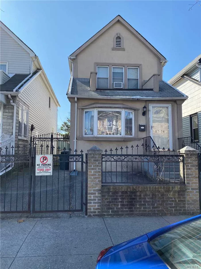 Excellent One Family in the heart of Briarwood.. Spacious and updated home ready to move in, , possible 4th bedroom on 1st floor...Close to most transportation, walking distance to the E&F trains direct to the city.. Minutes away from the air train to JFk, LIR, ,  Hugh backyard with detached garage...will not last...