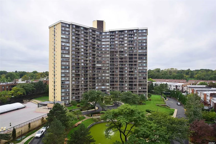 SAFE BEAUTIFUL GATED COMMUNITY, DRM, CONCIERGE, LARGE, RENOVATED ONE BEDROOM CONDO, ENTRY FOYER, EIK, DINING AREA, HUGE LR, BRM & BTH , CERAMIC TILE FLRS, & WATER VIEW . BEST PRICE IN ENTIRE CONDO. DONT MISS OUT!!!