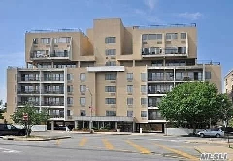 Furnished One Bedroom, One Bath Condo on the 4th floor with nice view of the bay. Kitchen, Living Room, Dining Area, Terrace, Washer/ Dryer In Unit. Hardwood Floors, Gym. Party room, roof top deck. 1 Parking Spot No Pets, Close to LIRR, restaurants, shopping and beach.