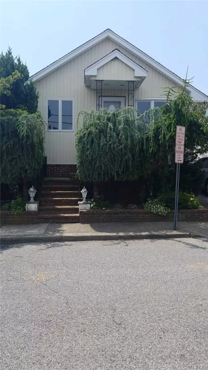 3 bed 2 bath move in ready ranch in the heart of Inwood House has a fully finished basement with a large attached 2 car garage close to house of worship and lirr kosher kitchen nice fenced in yard not in a flood zone