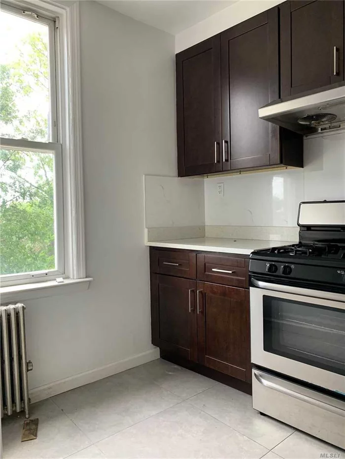 Great Location , 2 blocks to 7 train, multiple windows, full of sunshine, 1 bed with 3 closets, split AC in unit Tenant pays for all utilities Subject to employment verification, credit & back ground check by 3rd Party such as Trans Union (fees cost bare by potential tenant). Application required.