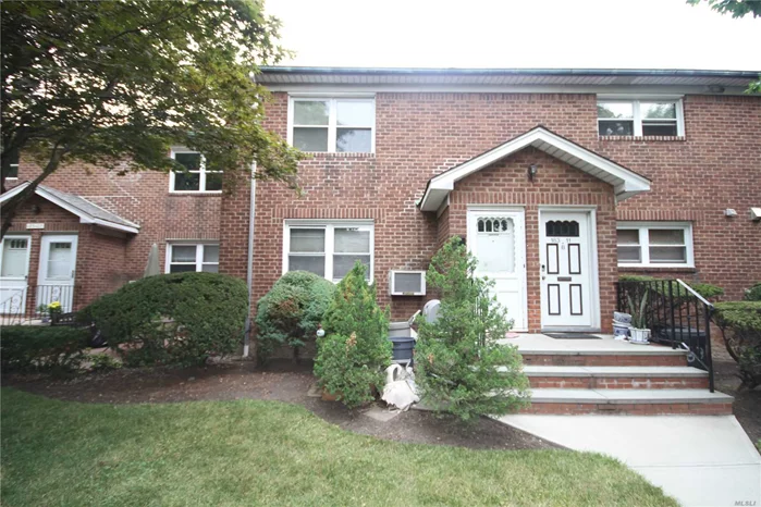 Lovely garden style condo with southern exposure in the Turnpike Gardens complex. 1st floor A unit with a full finished basement; each level is approx. 800 sq ft. There is a large eat-in kitchen with oak cabinetry, a modern full bath and two bedrooms. Lower level has a den, two extra rooms, full bath w/ stand up shower, a laundry area and great storage. Great development with beautifully landscaped grounds, multiple parking lots and common laundry rooms. Convenient location near schools, shopping, transportation and highways.