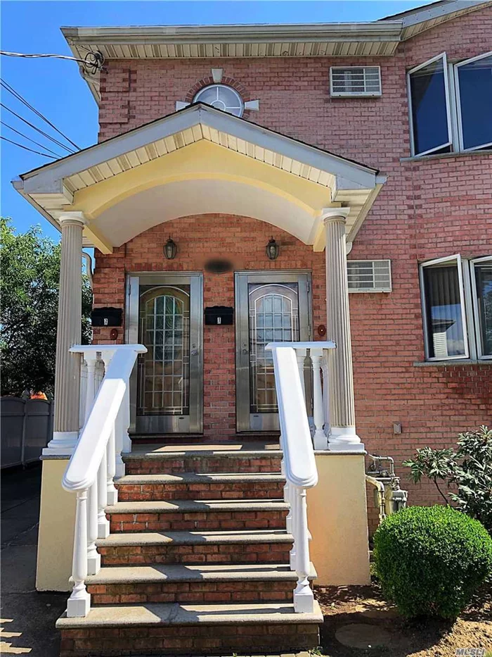 3 BEDROOM NEAR ST. JOHN&rsquo;S UNIVERSITY AVAILABLE FOR OCCUPANCY ON 8/1! PLENTY OF STREET PARKING AVAILABLE, LAUNDROMAT 2 BLOCKS AWAY. Private showings available upon request in correspondence with agent.