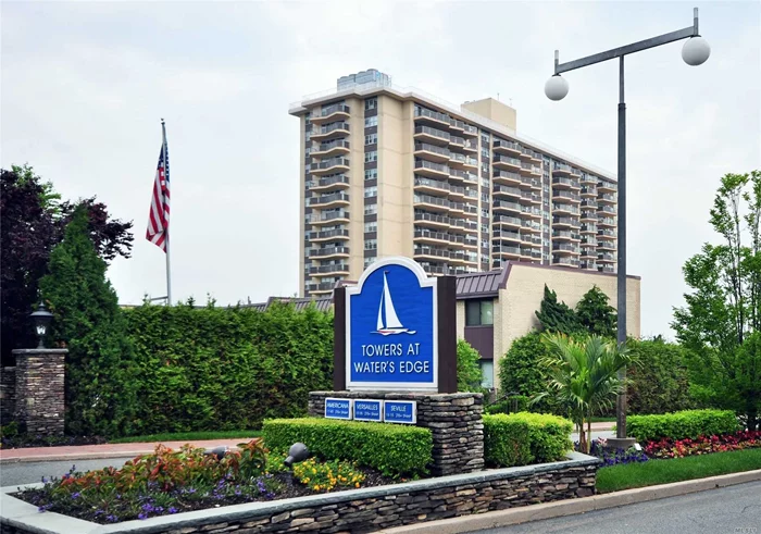 One bedroom junior on high floor with amazing views. Prime location at the Americana which offers 24 hour doorman, parking, on site salon, dry cleaners, store, health club, outdoor heated pool, & tennis. Close to express bus to NYC & local bus to LIRR & Flushing.