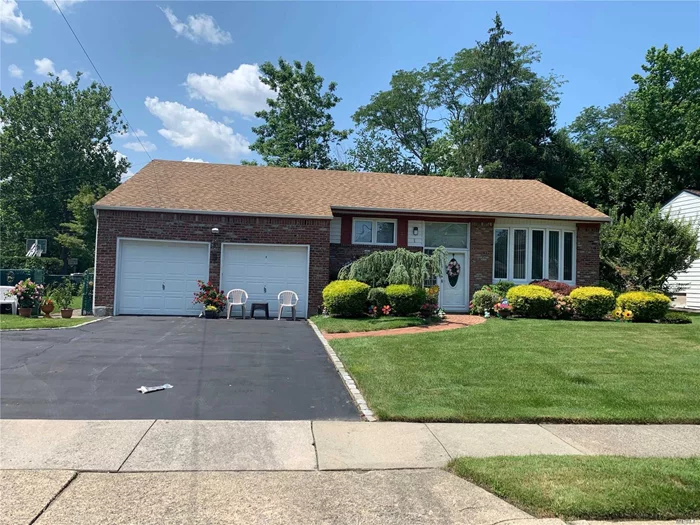 Spacious Split Ranch in Roslyn Featuring Oversized LR, FDR, EIK, Large Family Room w/ Fireplace & Wet Bar, MasterBed w/ Full Bath, 2 Family Bedrooms, Full Bath, 2 Car Attached Garage, Rear Deck, IGS, Gas, Hardwood Floors,  Newer Roof Situated on Park Like Property. Herricks SD Sold As-IS