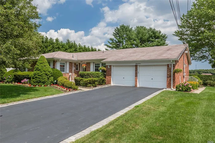 4 BR RANCH! Located in desirable North Syosset. Sits on a 1/2 acre lot on a quiet dead end street.. Features 4 BR, 3 Bathrooms, LR, DR, Kitchen, Family Rm, 2 car Garage, Laundry on main floor. House is well maintained. Kitchen has been updated. Room for pool and more. Close to park, town, railroad. Syosset schools- Berry Hill elementary/Southwoods Miiddle School.