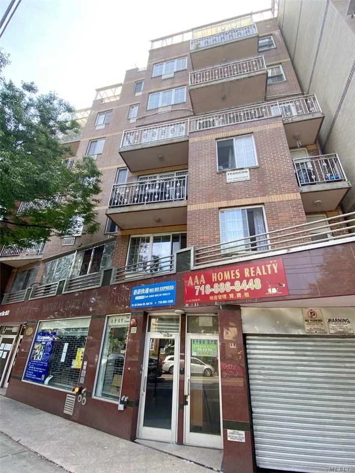 Flushing 2 bed & 2 bath condominium offers 731 sqft of interior space. Located close to shops on Union St and Northern Blvd, Downtown Flushing. Q-16, Q-20, Q-44 bus stops.