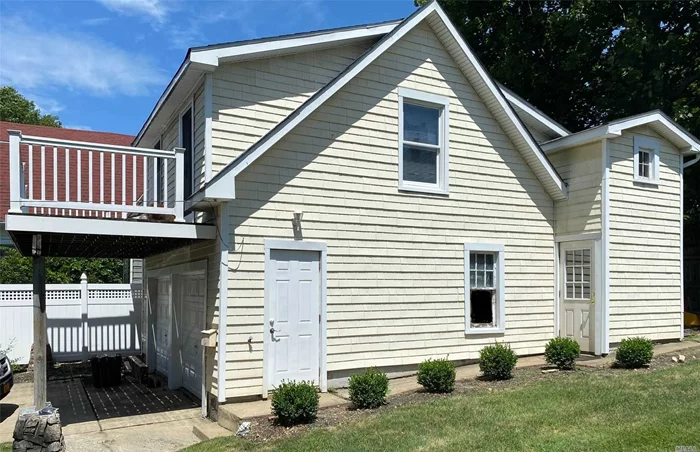 Cozy cottage in the desired Florence Park area of Oyster Bay. Loft style alcove studio on the 2nd floor. Quiet street with private beach access at the end of the block. Large balcony with water views. Washer/dryer included. Plenty of storage space throughout. Renovation in progress to the kitchen & bathroom.