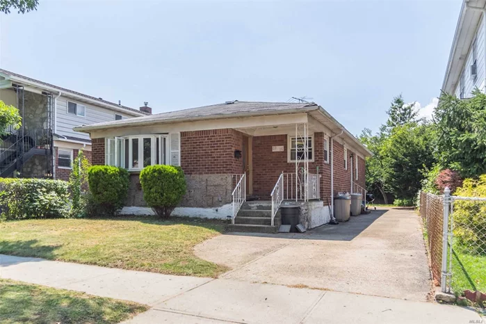 A charming ranch house located in the Oakland Garden, Bayside. With R3X zoning, lot size of 4000sf, building size of 26&rsquo;X45&rsquo;, this is a great opportunity to alter the property to your dream 2 family house. The house Features 3 bedrooms and 2 full baths with about 1200sf of living space. First floor foyer, living room, dining room, Kitchen w/granite counter-tops, master bedroom, 2 additional bedrooms and a full bath. Full finished basement with a separate entrance,  large open space, a full bath, a laundry room and an utility room. School District 26, PS213, JHS74  Bus Q27, Q88, Express bus QM5, QM8, QM35 to Manhattan. The location is also close to shopping, schools and supermarkets. Virtual tour and 3D tour are available.