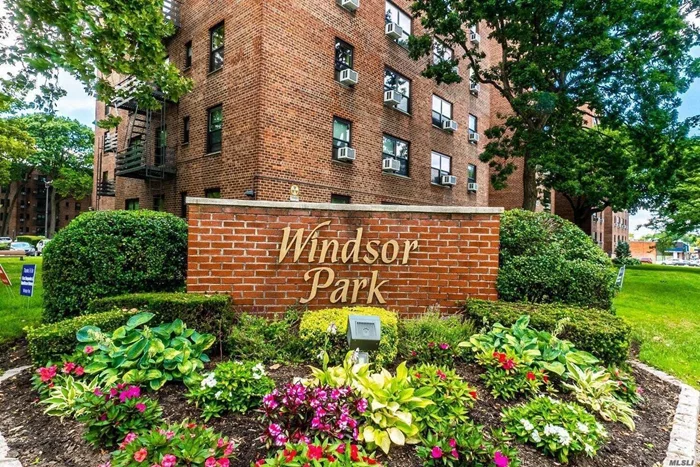 Top floor 1bed 1bath in the exclusive Windsor Park development! Apartment is at the end of the hallway with no surrounding apartments or apartments above. Well maintained and very clean. Low monthly maintenance includes heat, water & taxes. Laundry room in basement of building. Windsor Park cooperative offers an Olympic size swimming pool, tennis courts, playground, state of the art fitness center (coming soon), & 24 hr security all while being so close to public transportation & shopping!