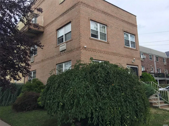 Large 1-walk in closet and 2-regular closet, Dish washer, washer, dryer, No noise between floors-hardwooden flooring through out. Minutes to Northern Bl./LIRR, Supermarket and Restaurants, 1-small pet is allowed, 2 Bedrooms/Living rm/bath/Kitchen/Balcony.