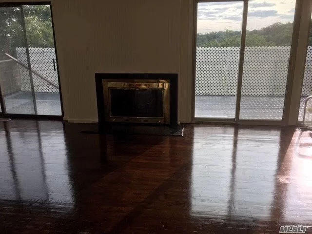 Renovated Duplex Apartment for rent with 3 bedrooms. 2.5 bathrooms, hardwood floors, Fireplace, balcony, parking