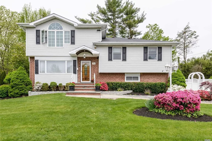 Beautifully Renovated Home In The Sought After North Syosset Area Of Flower Hill With Easy Access To Town, Shops and LIRR. 4 Bedrooms 2.5 Baths. European Styled Eat In Kitchen With SS Appliances. Oversized Master Suite With Home Office. Extra Large Sun Room Overlooking Landscaped Yard. Generator. Expansive Security System With External Cameras.