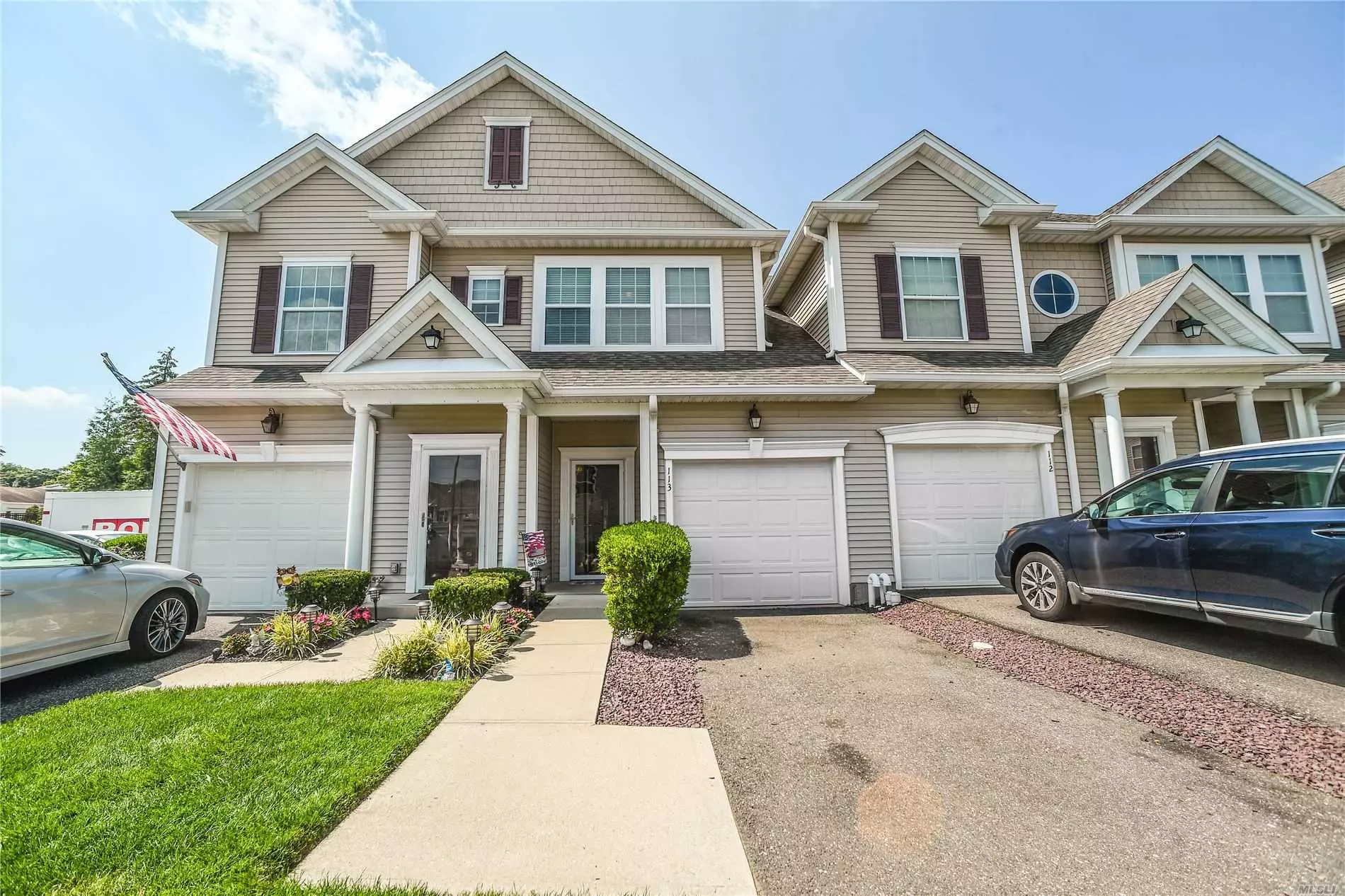 This Meticulously Maintained Condo Is Located In Wildwood Estates. This End Unit Has 2 Bedrooms, 2 Full Baths. It Also Has A Fully Finished And Spacious Basement With Plenty Of Room For Additional Living Space.