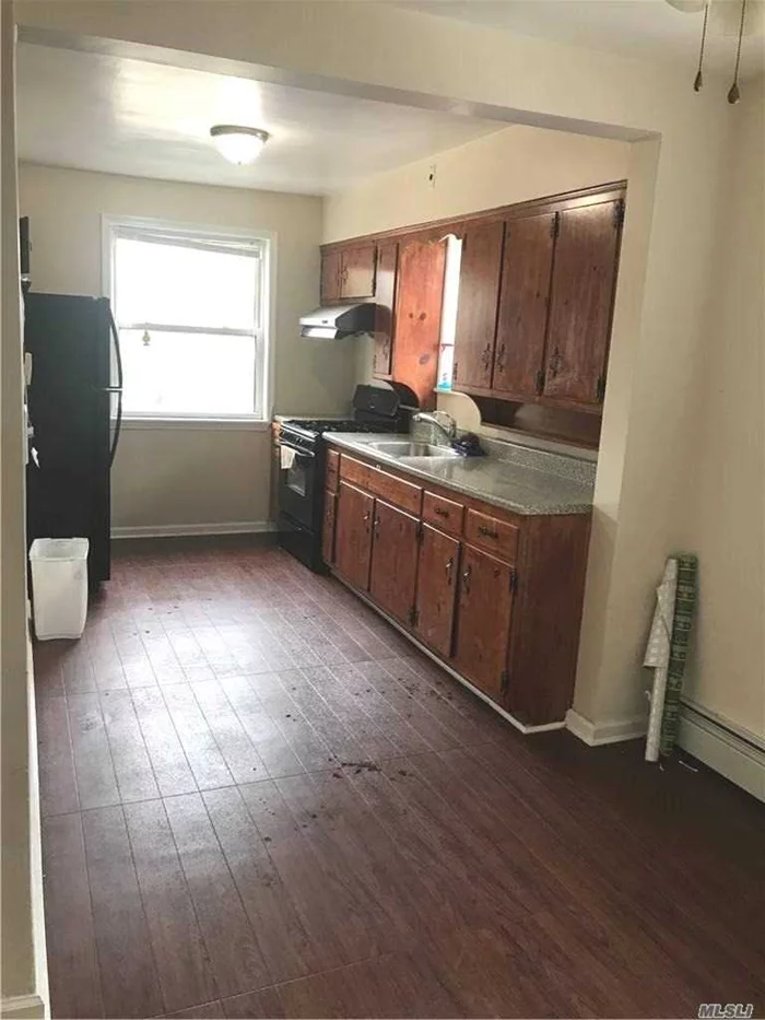 3 Bed 2 Bath Living/Dining Room Kitchen. 10-15 Minutes Walk To St. John&rsquo;s University and Francis Lewis High School. Close To Bus. Convenience To All. All Info Is Not Guaranteed, Prospective Tenant Should Re-Verify By Self