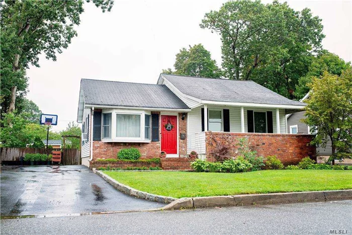 A charming two-bedroom, one bath ranch located on a quiet street in Smithtown. Great starter home or perfect for downsizing. Close proximity to parks, public transit, shopping, schools and much more! Make this home your own!