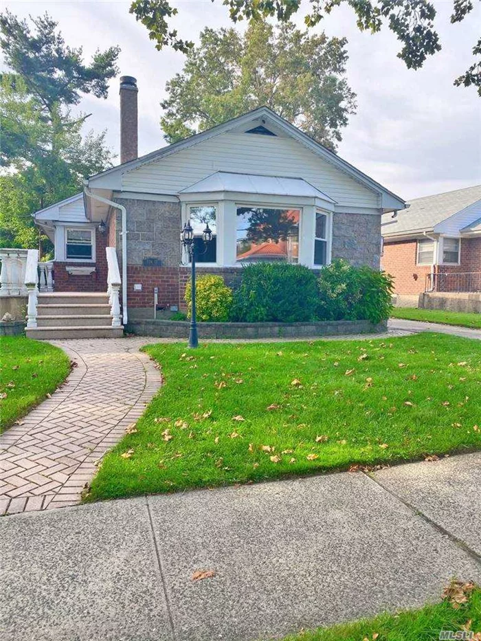 Beautiful large Ranch in Bayside, 3 bedroom 2 full bath, Building size 27*52 with 50*100 lot. Full basement with separate entrance. Very nice environment. Blue ribbon Ps 203, and 158, Cardozo H.S close to transportation, shops. Must see!