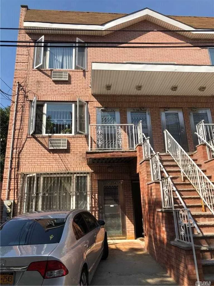 Large modern condo, Living room/ dining room combo, 3 bedrooms, 2 baths, and hardwood floors throughout. Unit includes a washer/ dryer, big storage room in basement, private main entrance and use of yard maintained by condo. Private indoor parking spacce included.