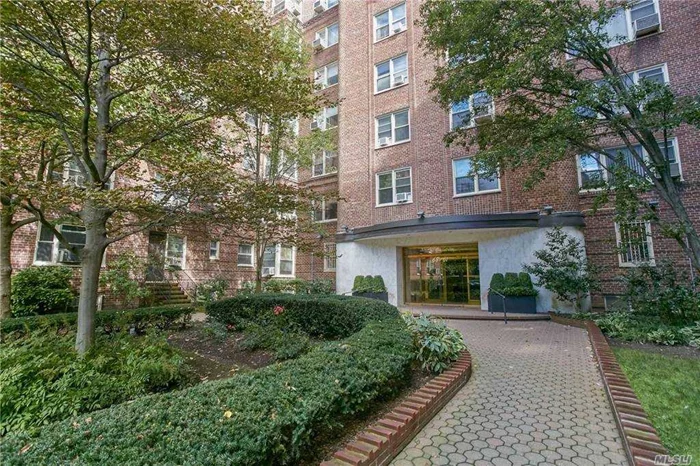 OPEN HOUSE BY APPOINTMENT ONLY SUNDAY 11/22 FROM 12:30 - 3PM Large 1 bedroom apartment in luxurious Greenbriar doorman building. The apartment features large rooms with hardwood floors. Windowed kitchen with separate dining area. Windowed bath. Plenty of closet space. Needs some updating.