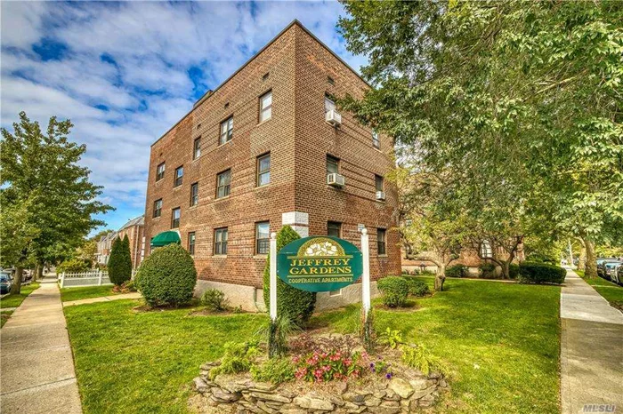 Bright & Sunny Renovated Garden Style Apartment at Jeffrey Gardens Development. Hardwood floors throughout. Updated kitchen and bathroom. The development has a pool club and laundry room conveniently located in the common areas. Pet Friendly. Walk to LIRR & Shops.