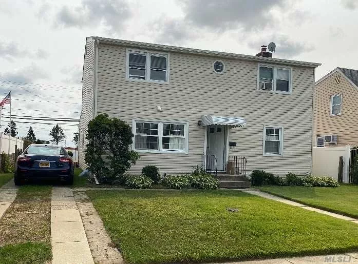 Won&rsquo;t Last! Spacious first floor apartment in the heart of Hicksville offering 3 bedrooms, 1 bath, kitchen and living room. Big backyard with deck. Basement has washer and dryer. Water and parking included.