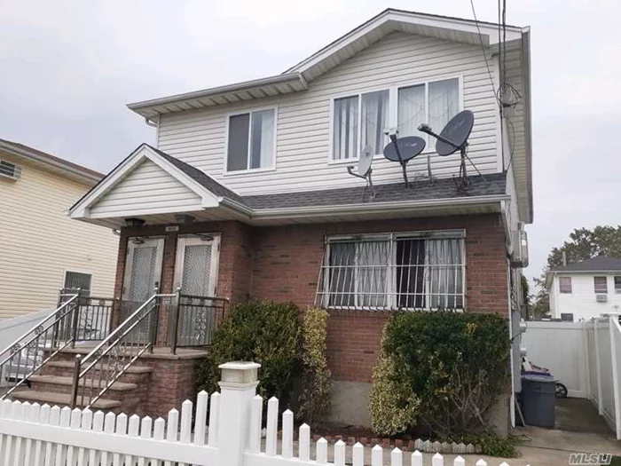 Hardwood Floors, Heated Floors, Granite Countertops Kitchen, Bathroom. Stainless Steal Window Bar And Handrails. House Over Looking The Marina. 3 Blocks From Beach, Bus Stop. 1 Block Subway 6 Min, Ferry To Manhattan 7 Min Drive. Dead End Street.