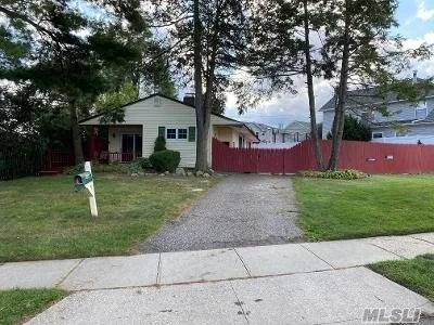 Beautiful Ranch In The Heart Of Syosset Groves. South Grove Elementary, H.B. Thompson MS, Syosset High School. 3 Bedroom, 1 Full Bath with Central Air Conditioning and 2 sided wood burning fireplace. Oversized Backyard with wood deck and front wood porch. Great Opportunity In Syosset Groves! Must See!! Will Not Last!!